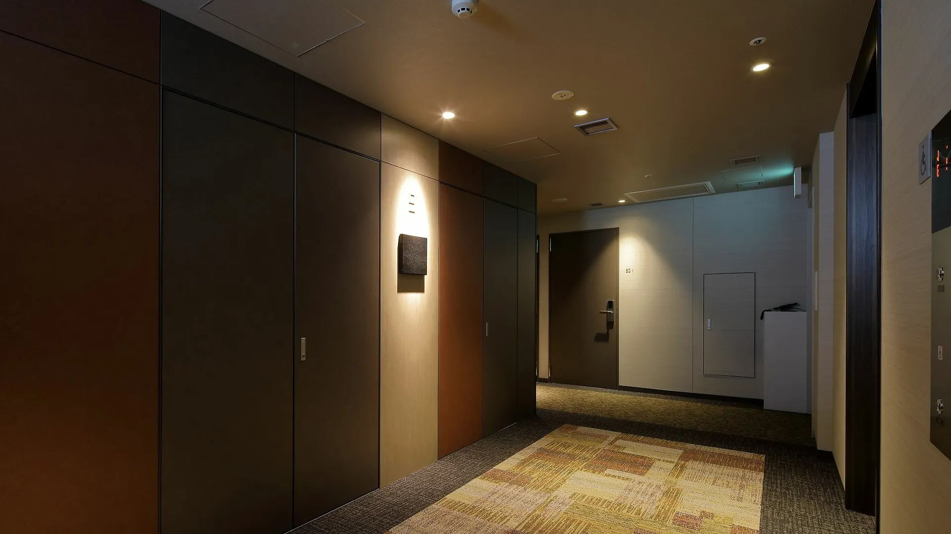 Отель Tokyu Stay Kyoto Sanjo-Karasuma